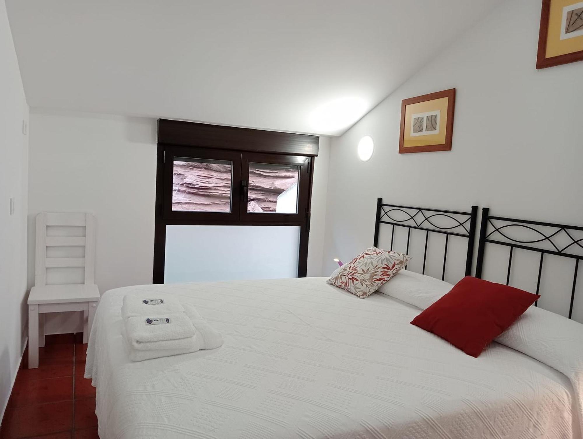 Apartamentos La Piedra En Pleno Centro Historico Con Dos Dormitorios Y Dos Banos Najera Exterior photo