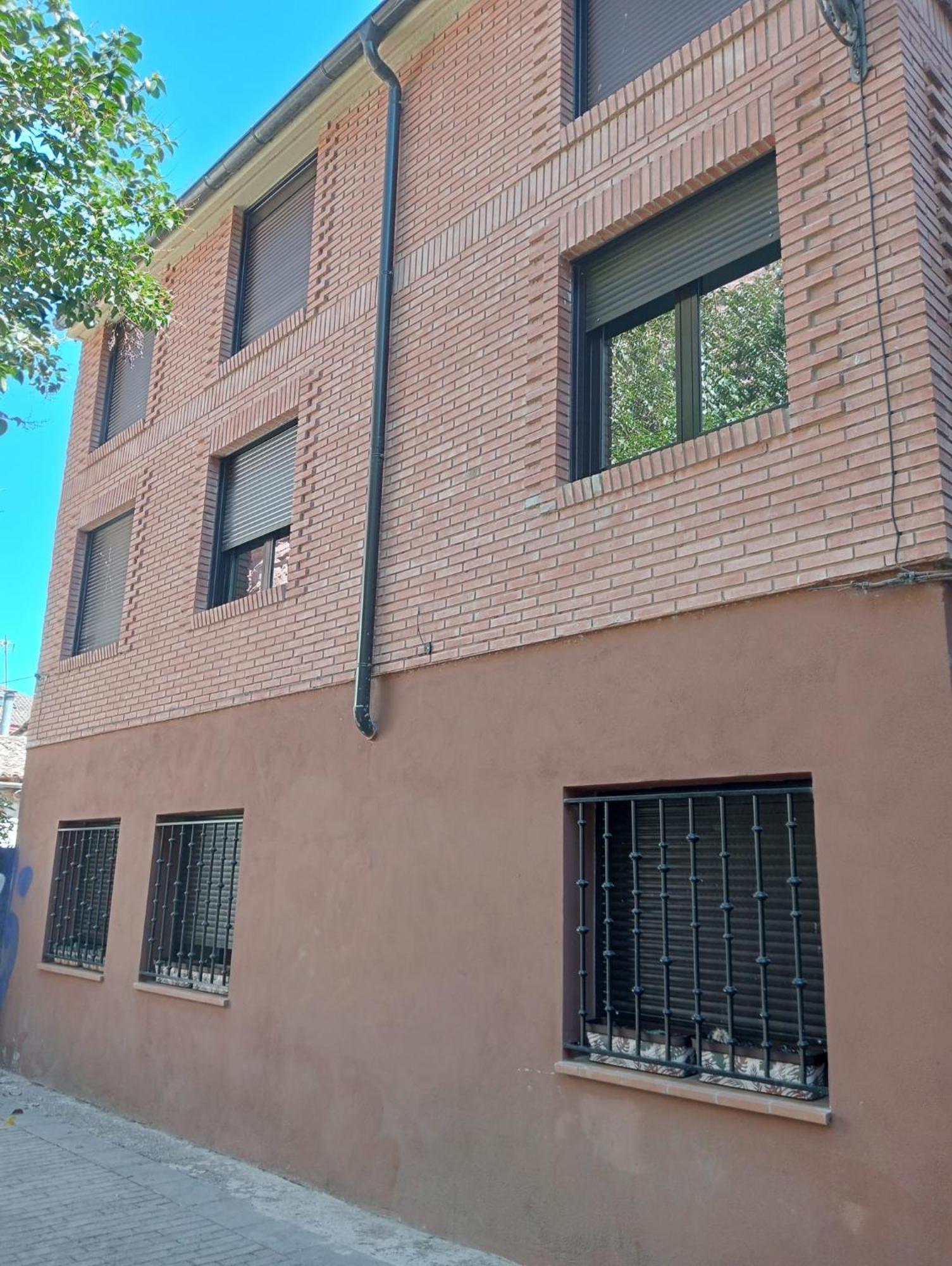 Apartamentos La Piedra En Pleno Centro Historico Con Dos Dormitorios Y Dos Banos Najera Exterior photo